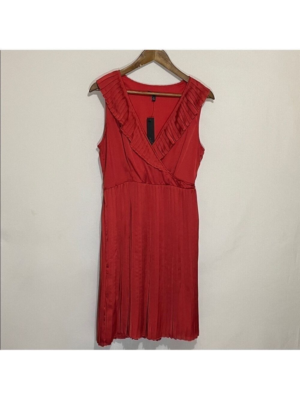 Apt. 9 Red Pleated Sleeveless midi Dress Sz Medium